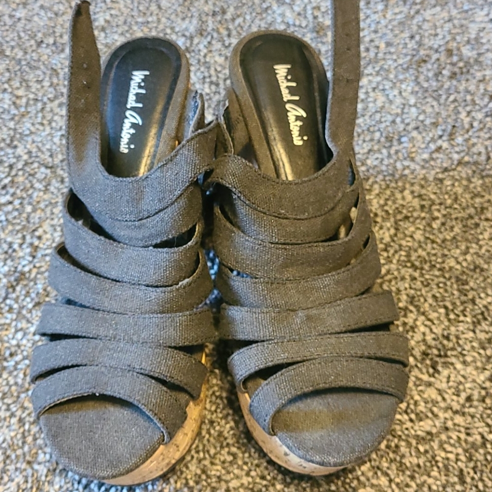 Size 7 wedge platform